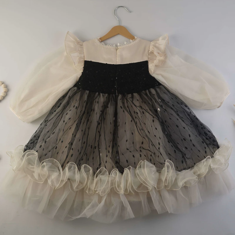 لباس مجلسی دخترانه مدل پرنسسی ترکیب مشکی و خامه‌ای با تزئین پاپیون