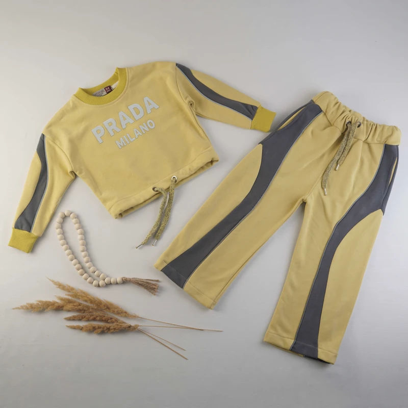 ست بلوز و شلوار بچگانه طرح Prada Milano رنگ زرد و طوسی