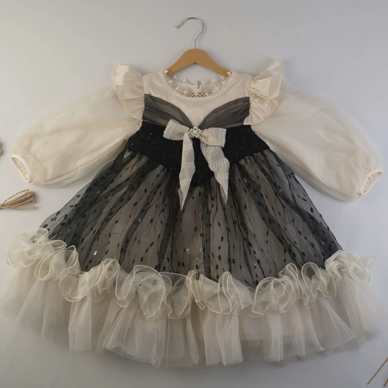 لباس مجلسی دخترانه مدل پرنسسی ترکیب مشکی و خامه‌ای با تزئین پاپیون