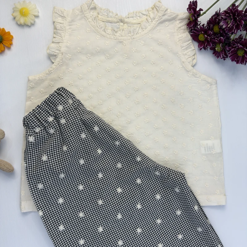 ست بلوز و شلوار دخترانه خامه دوزی و چهارخانه مدل گلدار (لبه گیپور)