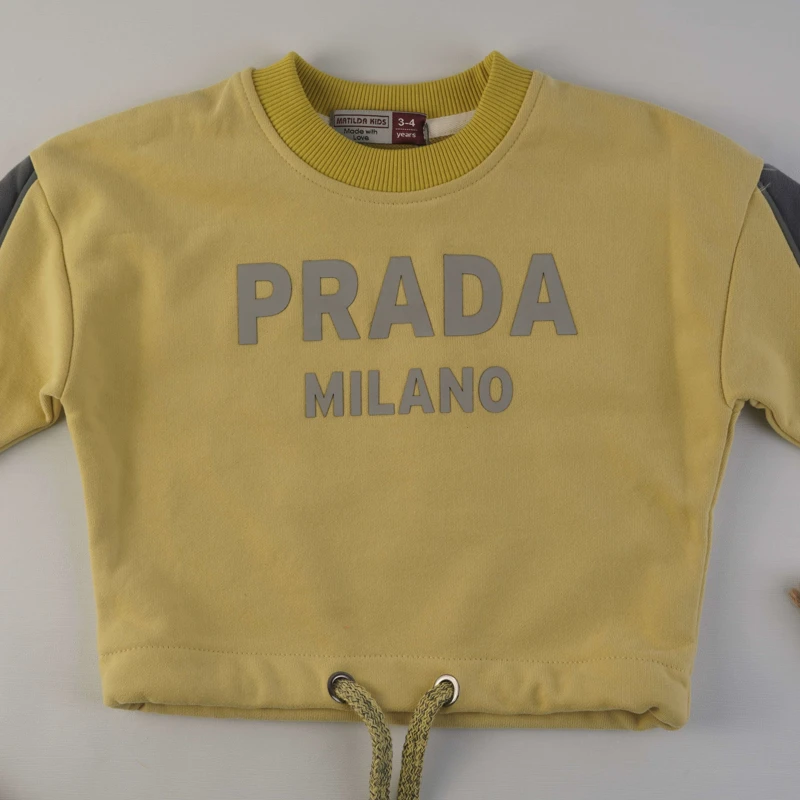 ست بلوز و شلوار بچگانه طرح Prada Milano رنگ زرد و طوسی