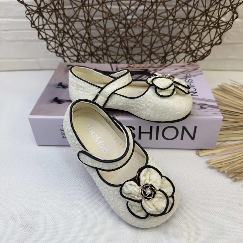 کفش دخترانه گل سفید مشکی