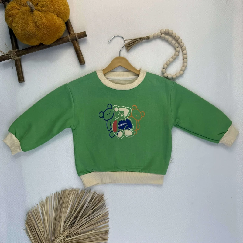 بلوز دورس بچگانه سبز طرح سه خرس – یقه و سرآستین کرم