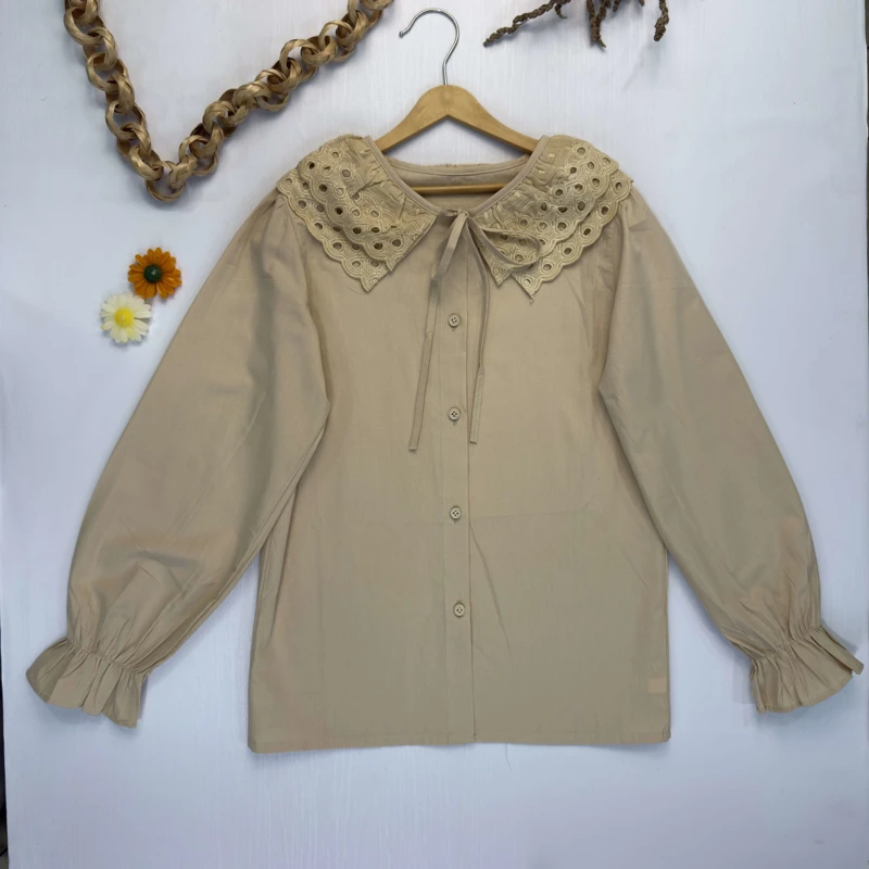 شومیز دخترانه کرم رنگ با یقه بزرگ دانتل و بند پاپیونی