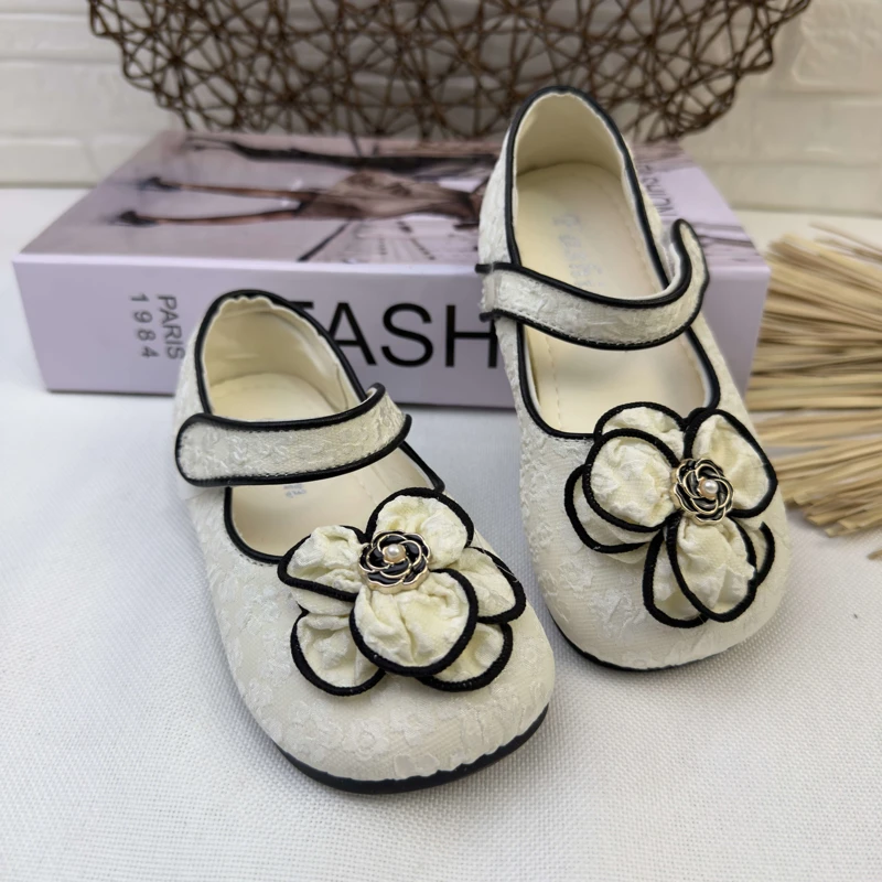 کفش دخترانه گل سفید مشکی