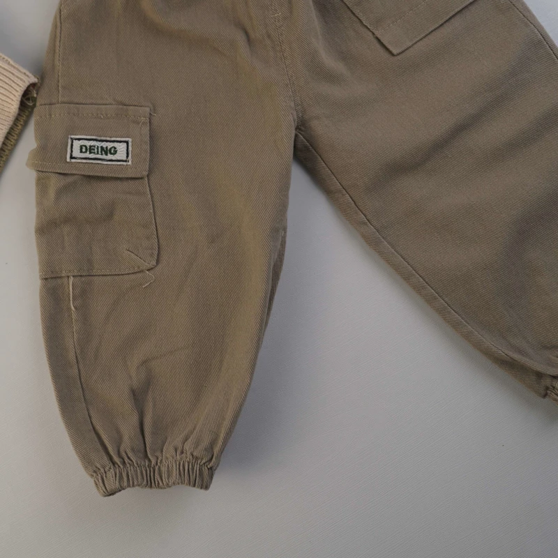 شلوار مخمل کبریتی مدل کارگو قهوه‌ای با لوگوی DEING