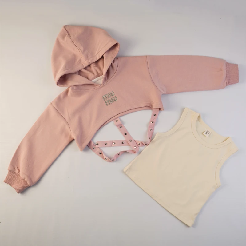 ست دو تکه دخترانه صورتی با طراحی مدرن و بندی تزئینی