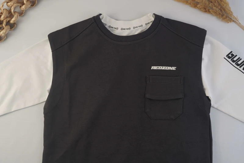 چاپ گرافیکی روی آستین بلوز لایه‌ای دو رنگ کودک