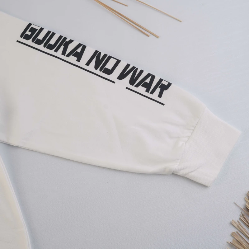 جزئیات جیب پاکتی و چاپ روی سینه لباس پسرانه اسپرت