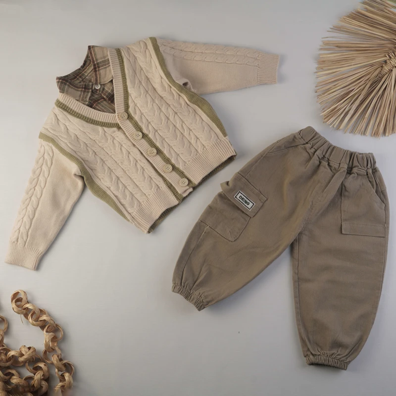 ست لباس بافتنی و مخمل کبریتی بچه گانه رنگ بژ و سبز